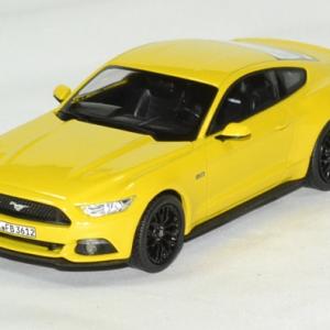 Ford Mustang fastback 2015 jaune
